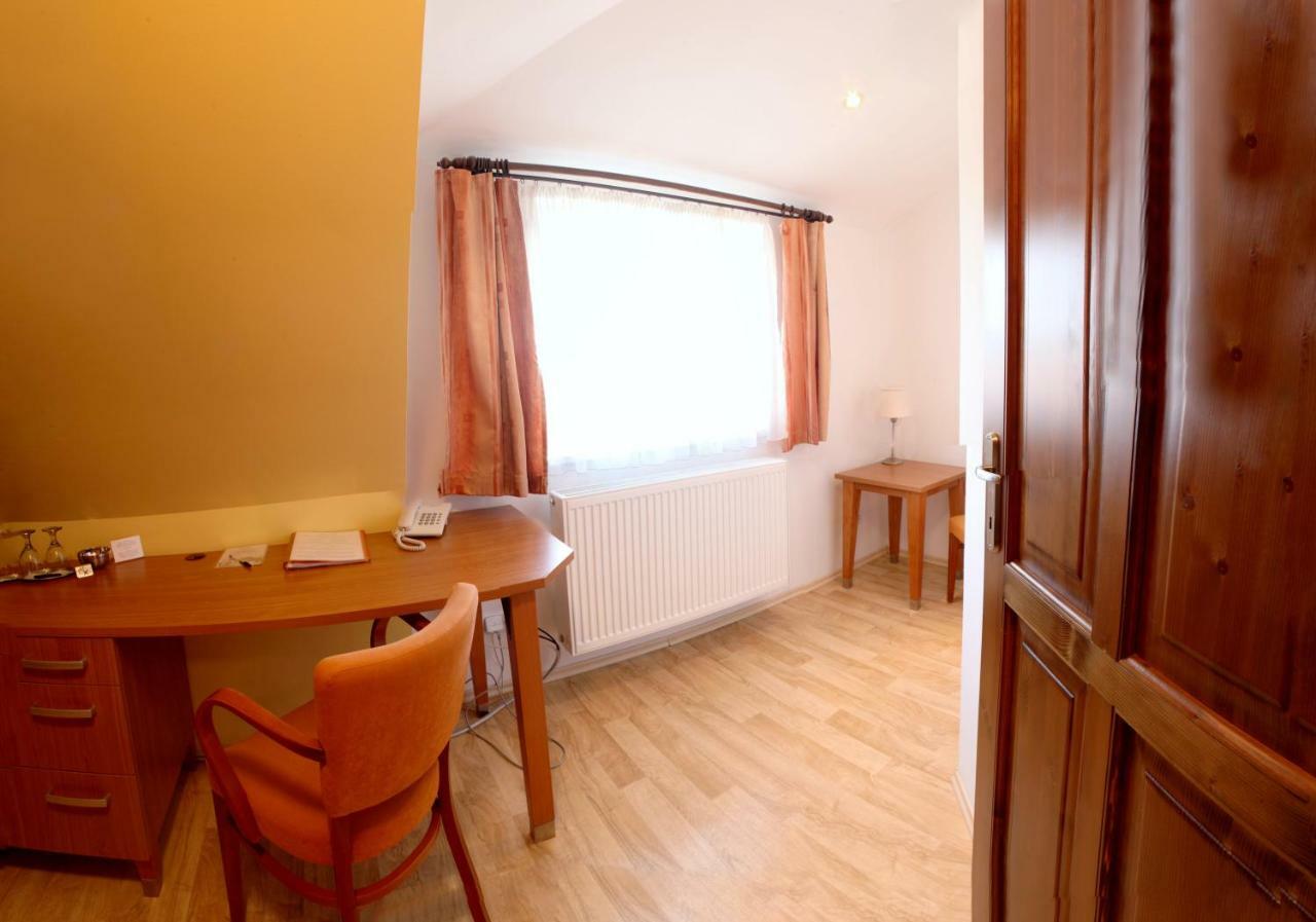 Penzion Tillerova Vila Lázně Bohdaneč Exterior foto