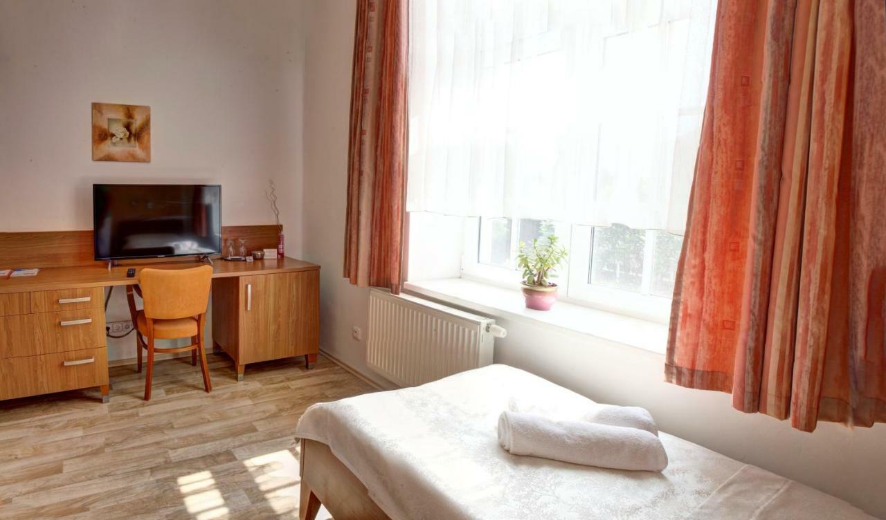 Penzion Tillerova Vila Lázně Bohdaneč Exterior foto