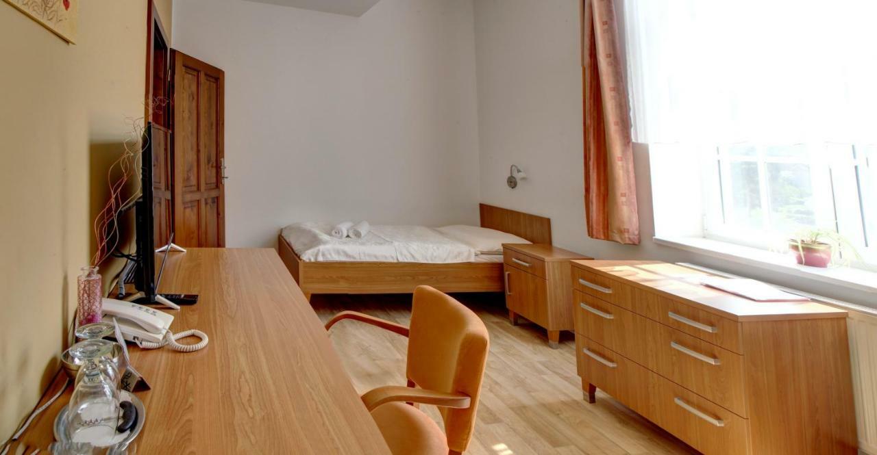 Penzion Tillerova Vila Lázně Bohdaneč Exterior foto